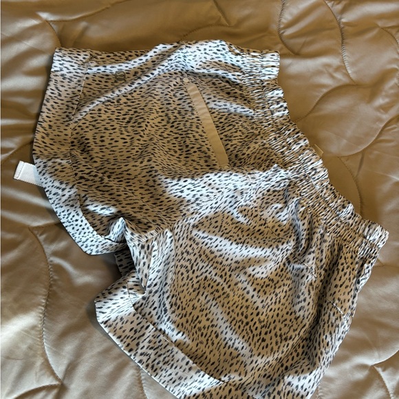 Lululemon womens shorts white with decor 4 - Picture 2 of 4